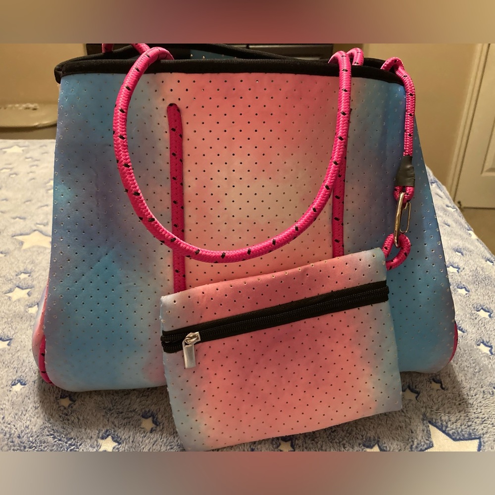 Neoprene Tote NWOT